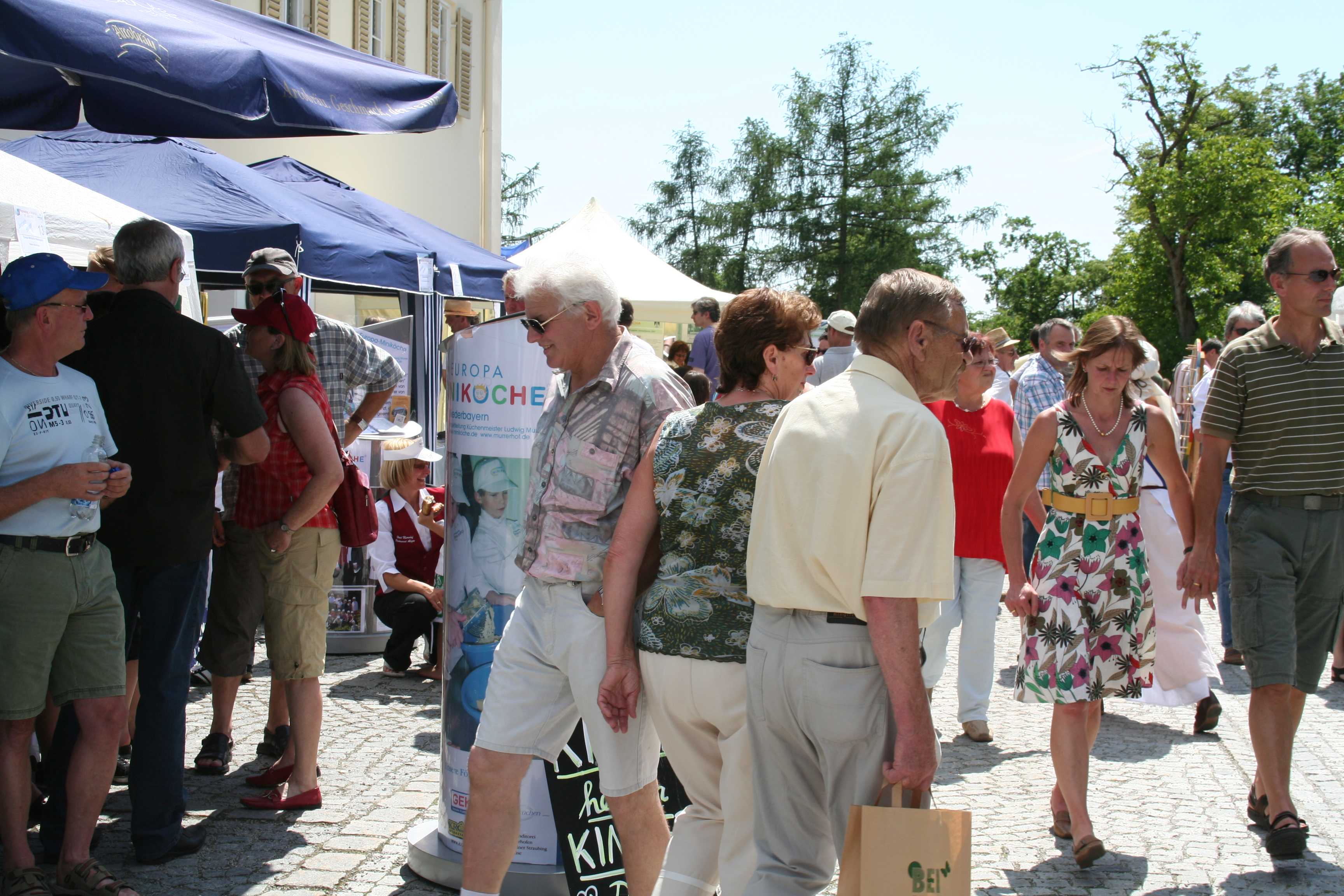 Buntes Markttreiben in der Burg.jpg