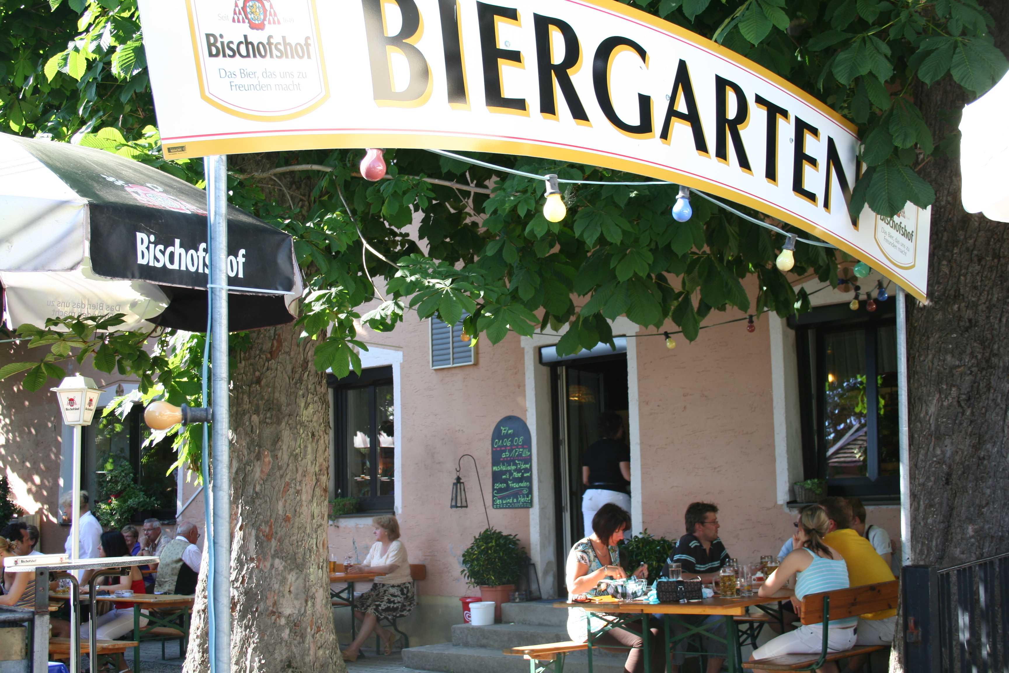 Flucht in den Schatten - Biergarten Gasthof zur Post.jpg