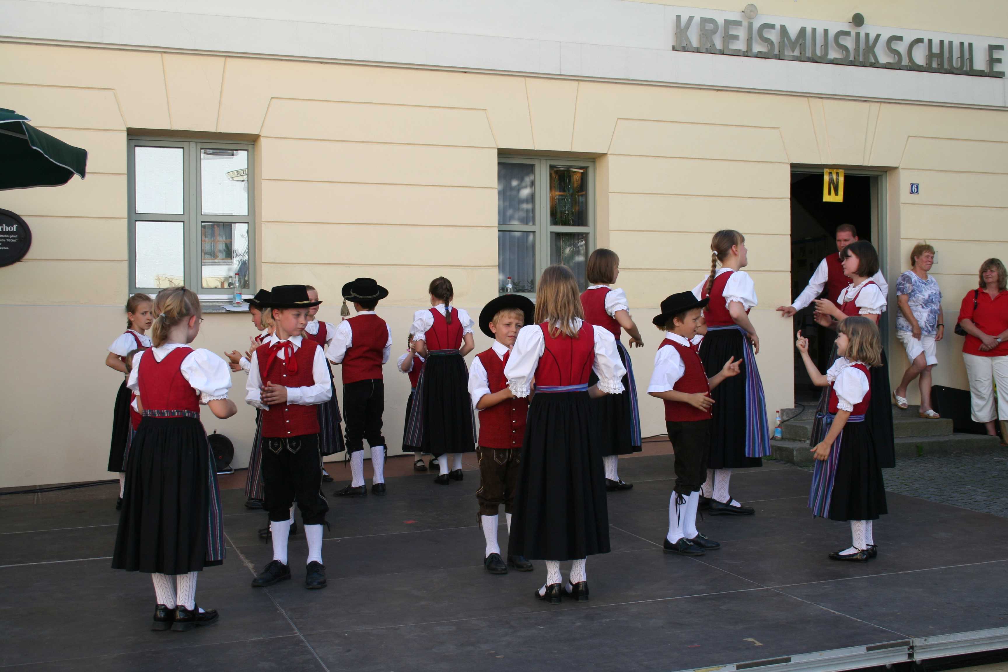 Trachtenverein Haibach - Kindertanzgruppe.jpg